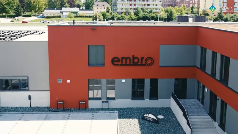 Screenshot eines Videos mit dem Titel: Hier startet Zukunft, das Vogtland - Embro GmbH