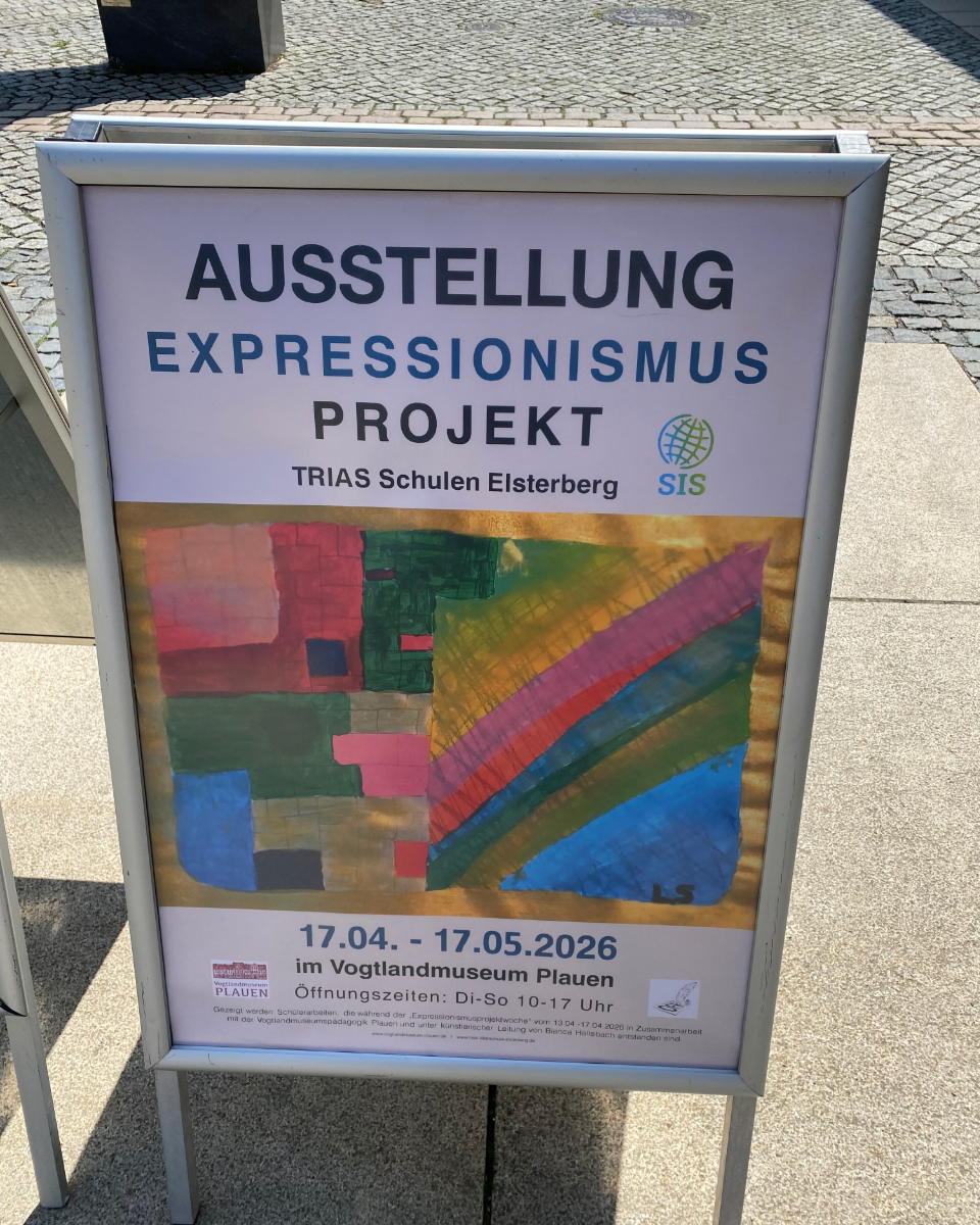 Aufsteller mit Plakat zur Austellung