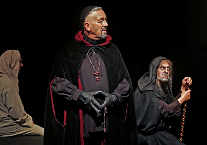 Der Priester und zwei Untertanen