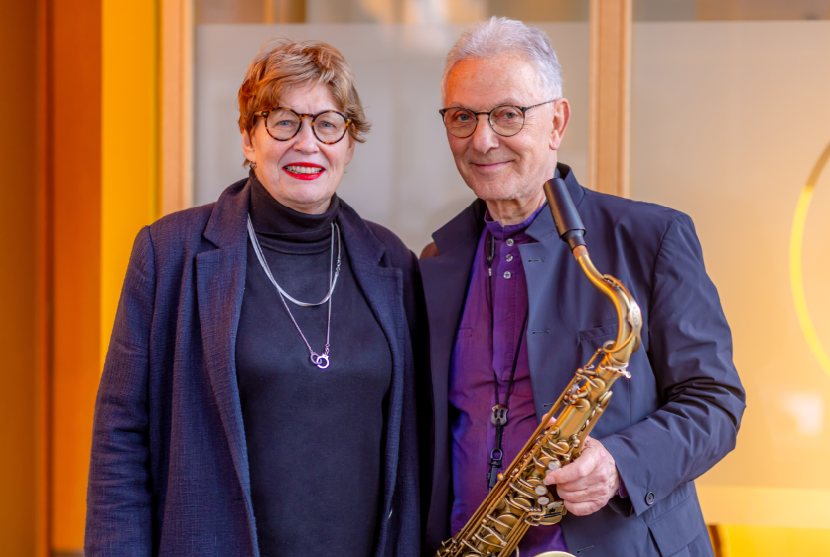 Uschi und Günther mit Blasinstrument